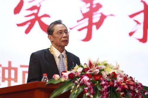 2020钟南山抗击疫情的故事作文大全