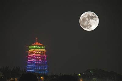 50句经典优美描写月亮的句子