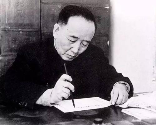 郭沫若励志聪颖小故事