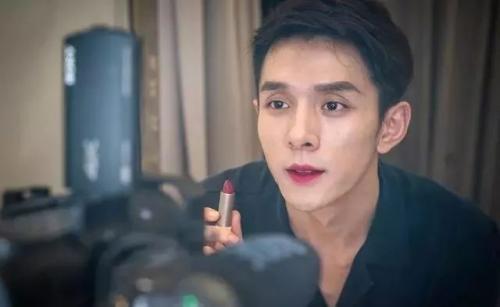 网红李佳琦自曝创业的三个爆发点 他真的能走下去吗？