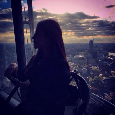 失恋后假装洒脱的悲伤句子 朋友圈文案精选