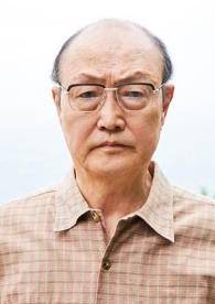 母亲亡故时，我想吃了她的遗骨