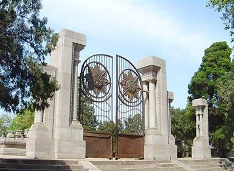 墓台大铁门 墓台大铁门