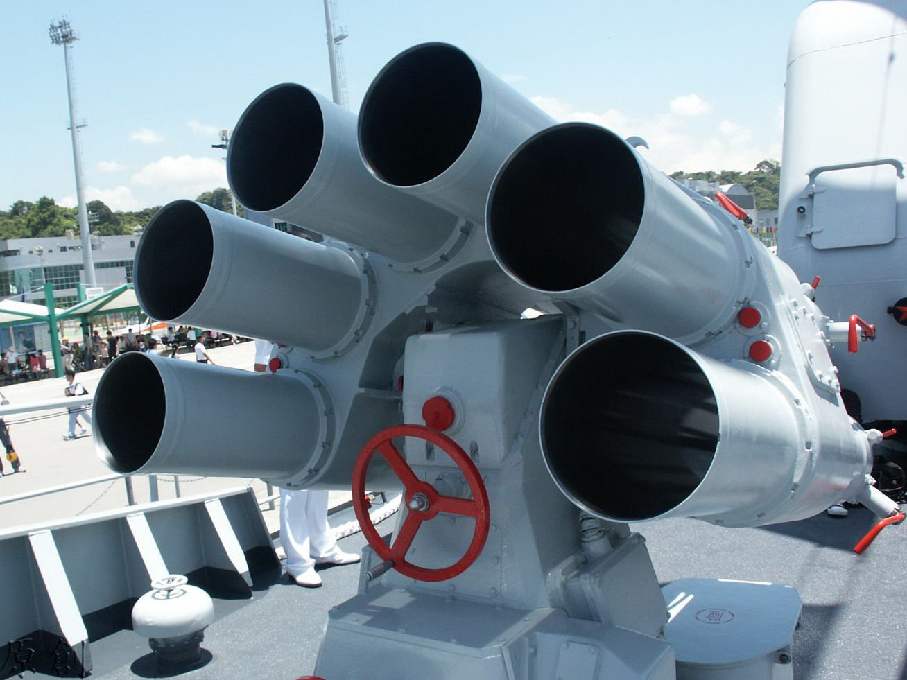 FQF-3200型反潜火箭深弹发射装置 FQF-3200型反潜火箭深弹发射装置