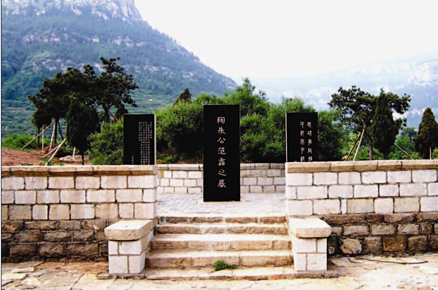 范蠡墓(山东肥城范蠡墓:) 范蠡墓(山东肥城范蠡墓:)