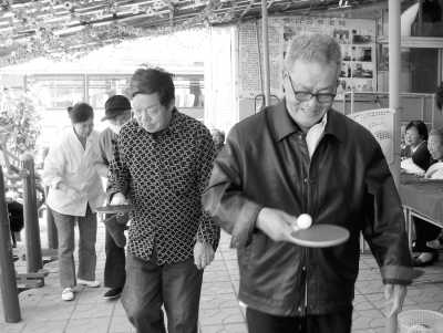 大连一家养老院的老人在玩游戏 大连一家养老院的老人在玩游戏