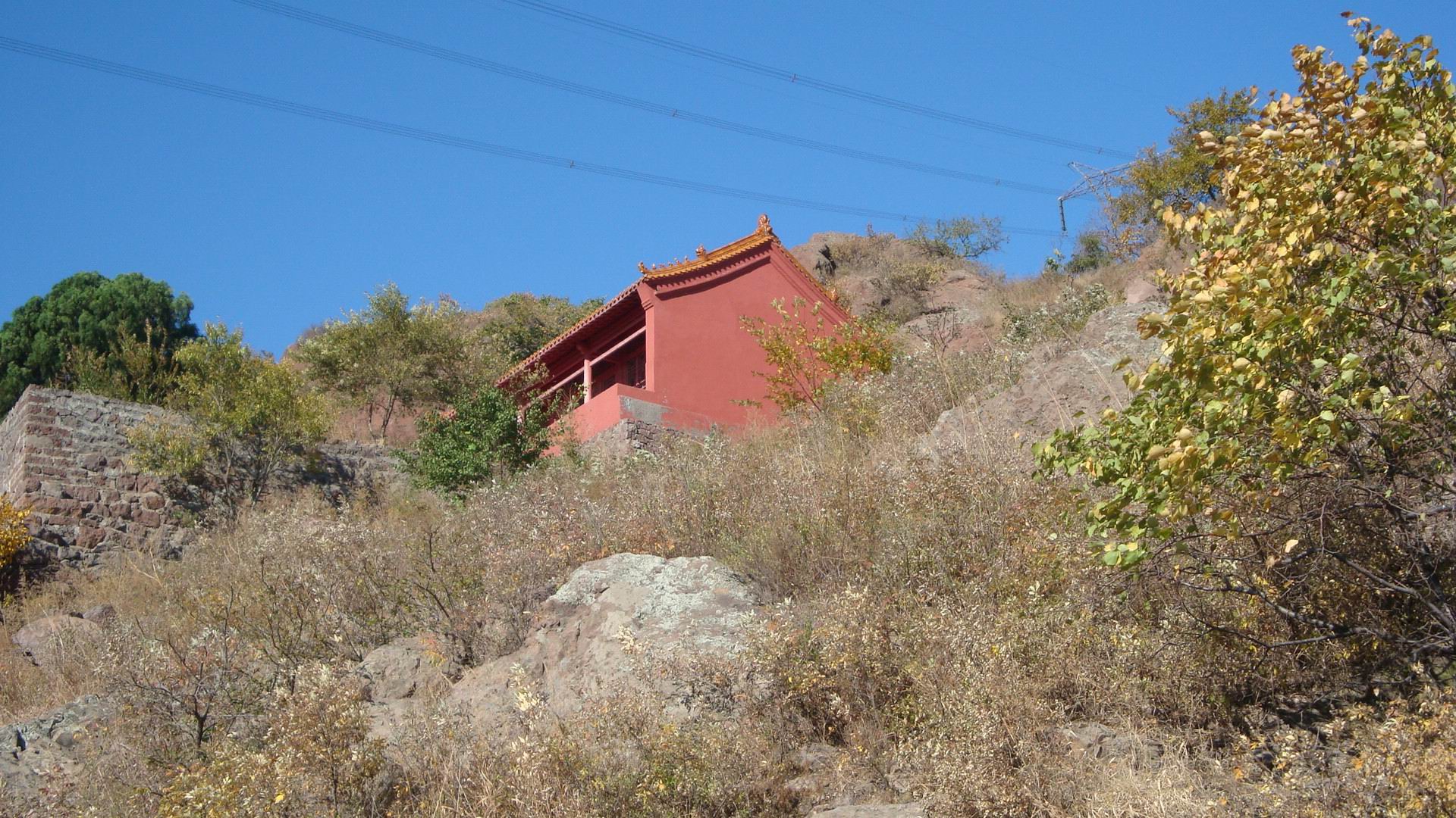 西方寺一角-红色建筑为“药五殿” 西方寺一角-红色建筑为“药五殿”
