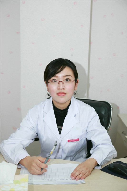 杨文丽(上海仁济医疗管理有限公司执行经理) 杨文丽(上海仁济医疗管理有限公司执行经理)