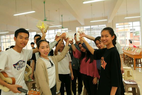 武鸣中学广播站 武鸣中学广播站