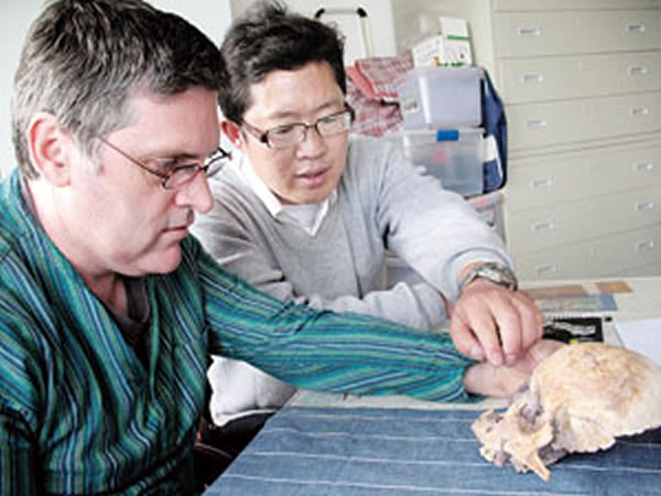 中澳科学家共同研究“马鹿洞人”化石 中澳科学家共同研究“马鹿洞人”化石
