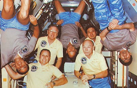 STS - 51 - B任务(左2为欧沃米尔) STS - 51 - B任务(左2为欧沃米尔)