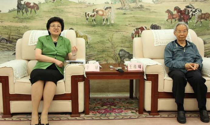 王彦峰理事长和国家卫计委李斌主任 王彦峰理事长和国家卫计委李斌主任