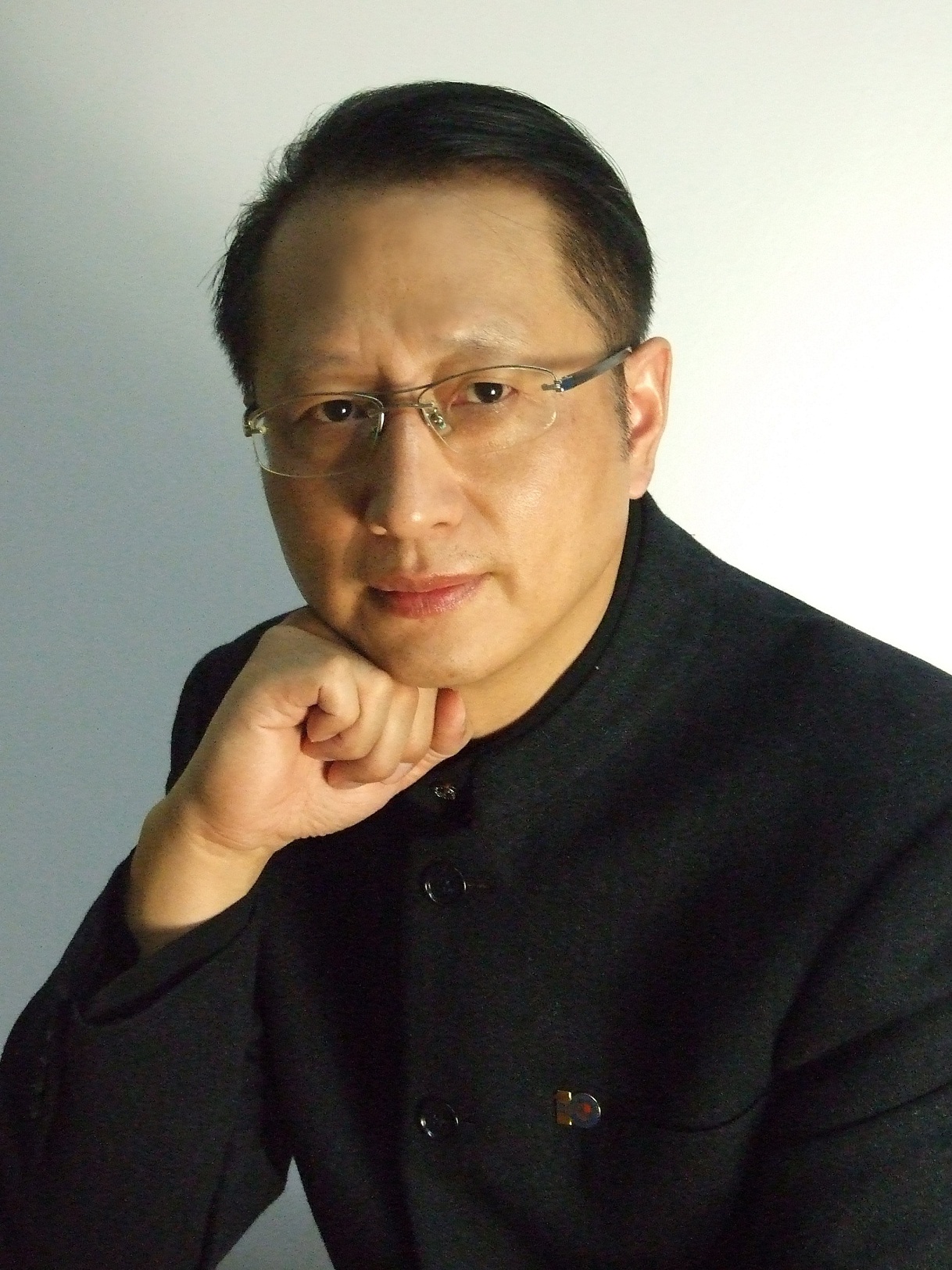 严立新(复旦大学经济学院副教授) 严立新(复旦大学经济学院副教授)