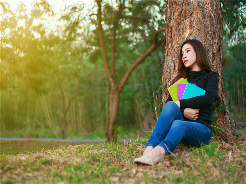 一个女人很累的说说,女人累了指望不上别人的句子(15句)