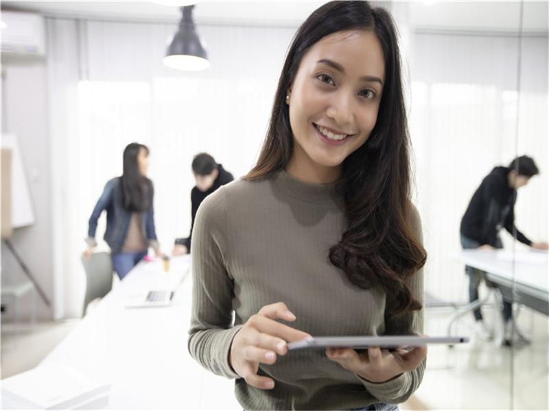 早安正能量语录：我知道你会来所以我等(40句)