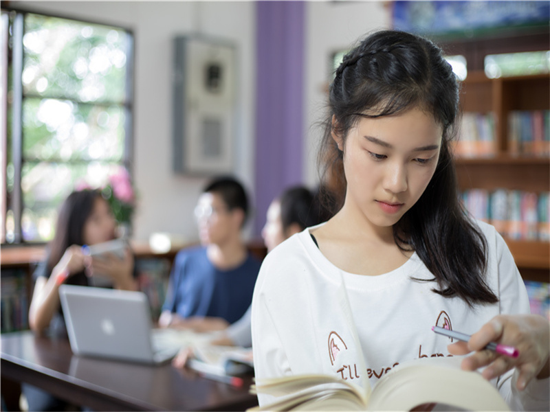 跟女生表白最感动的话真实点的情话(30句)