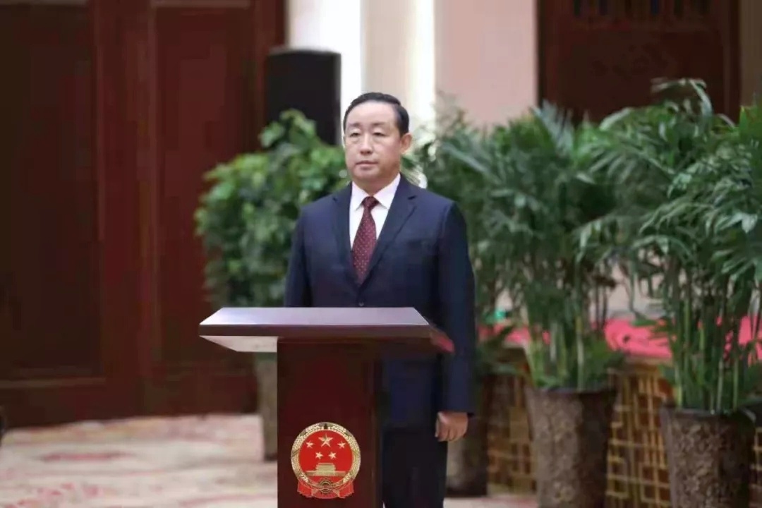 法务部部长傅政华出席律师集体宣誓仪式并担任监誓人 法务部部长傅政华出席律师集体宣誓仪式并担任监誓人