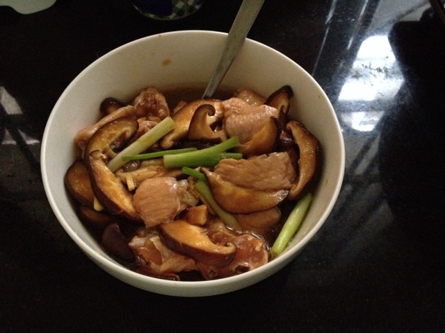 冬菇鸡肉电饭煲蒸饭