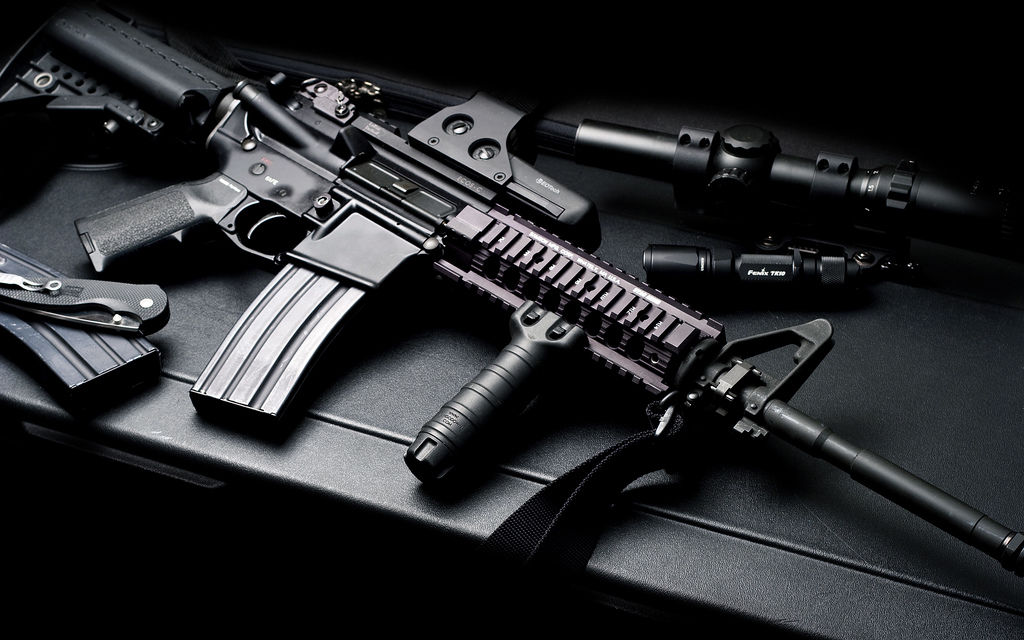 装有STANAG弹夹的M4A1卡宾枪