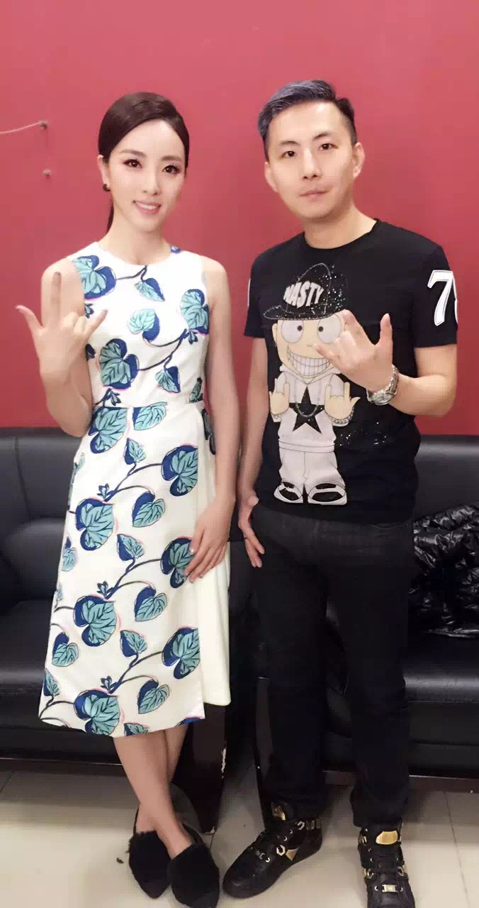 李思思与常务副主任兼秘书长 夏锐 李思思与常务副主任兼秘书长 夏锐