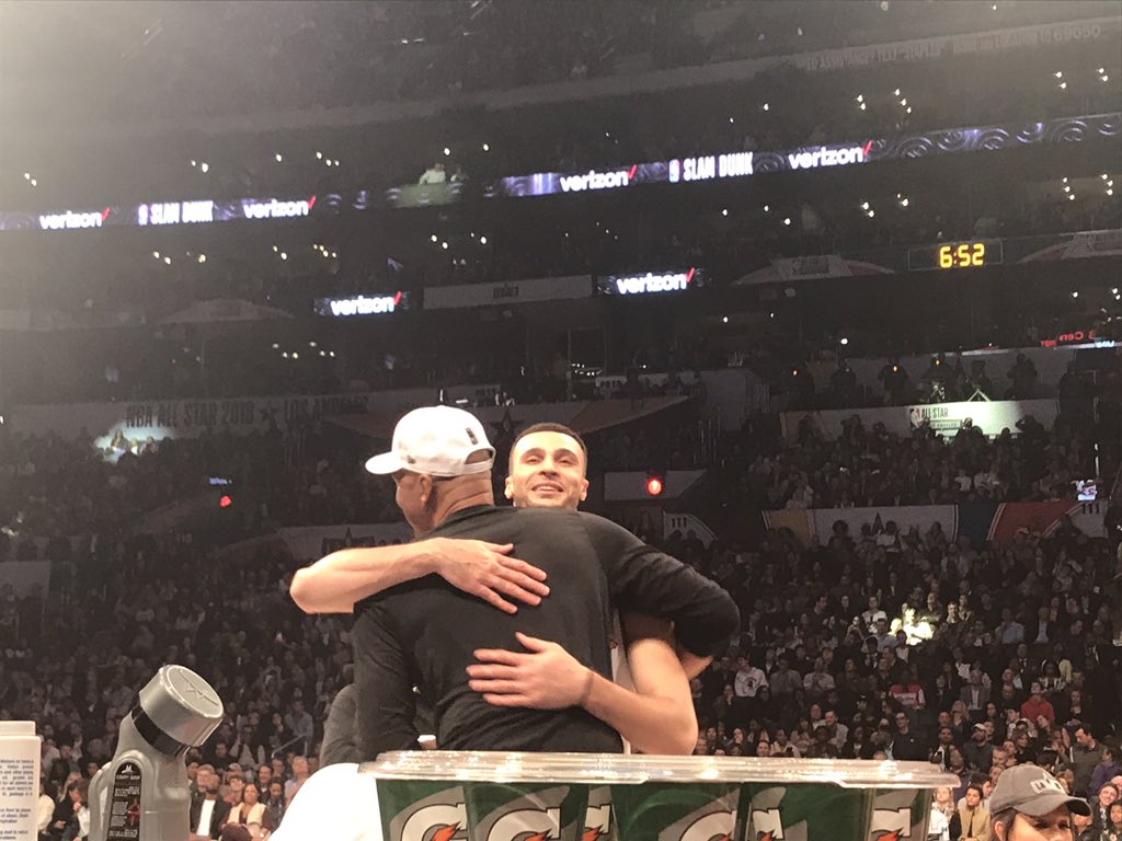 拉里·南斯与儿子小拉里·南斯在2018年NBA扣篮大赛上 拉里·南斯与儿子小拉里·南斯在2018年NBA扣篮大赛上