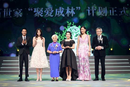 陈小凤女士携手任达华关晓彤开启“聚爱成林” 陈小凤女士携手任达华关晓彤开启“聚爱成林”