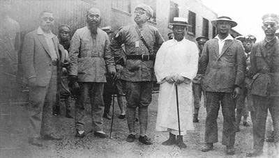 1927年6月10日郑州会议后合影:前左五为汪 1927年6月10日郑州会议后合影:前左五为汪