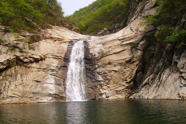 黑龙潭瀑布(河南信阳景区)