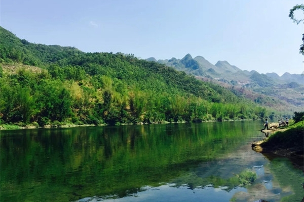 万峰湖镇