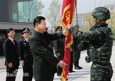 总书记为猎鹰突击队授旗 总书记为猎鹰突击队授旗