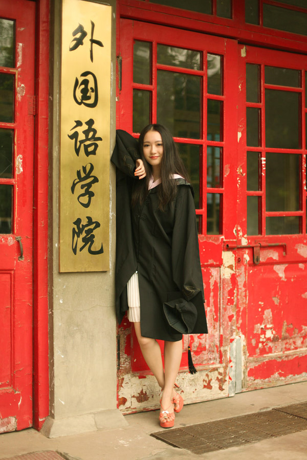 肖珊毕业照 肖珊毕业照