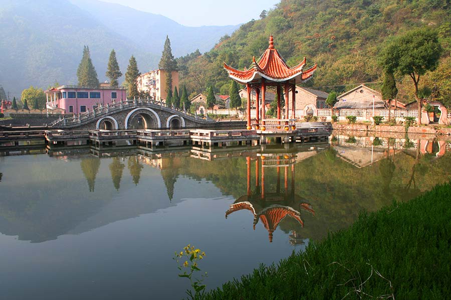 红石谷景区(红石谷旅游景区)