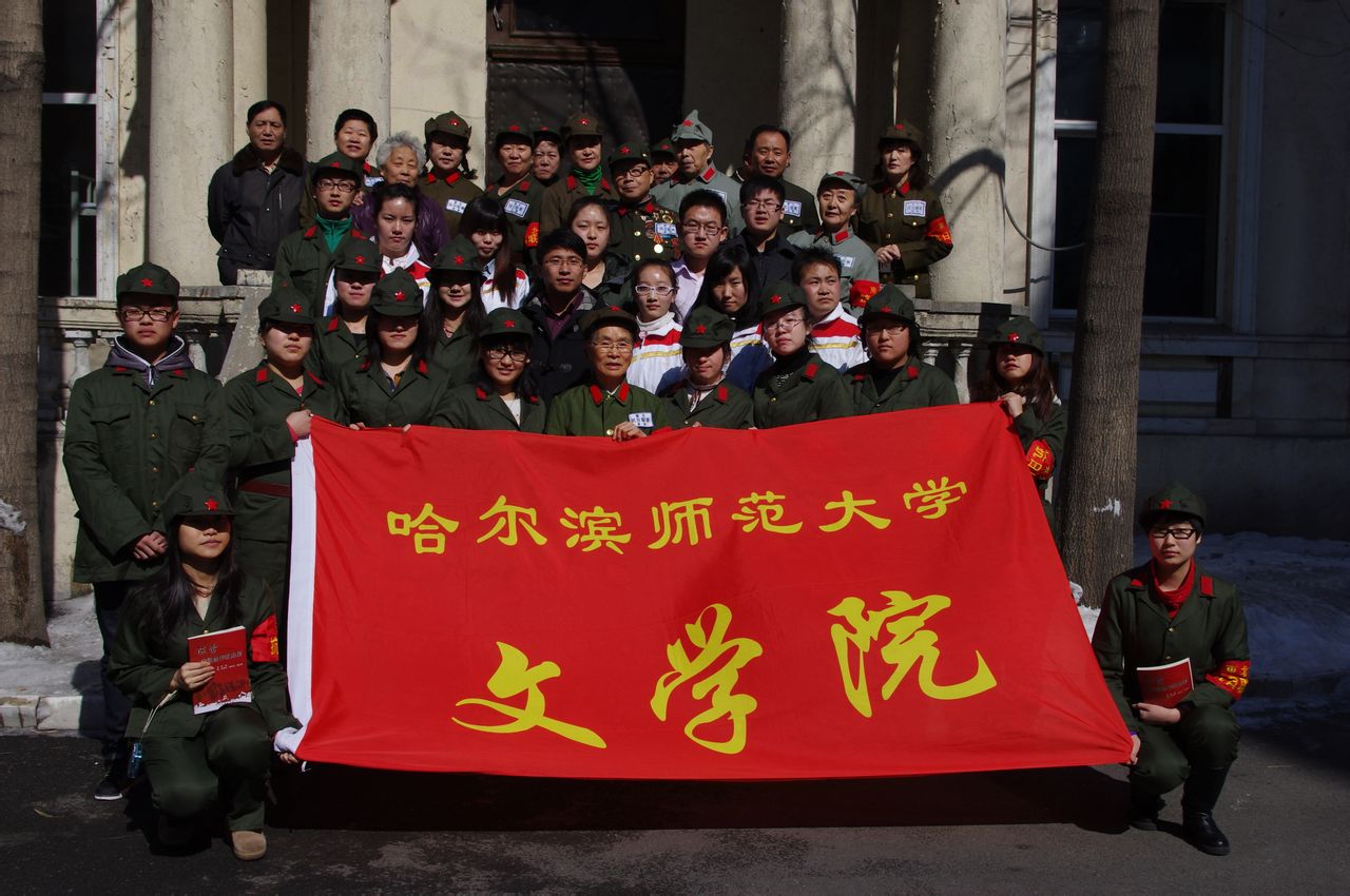 学会代表到李敏奶奶家参加座谈会 学会代表到李敏奶奶家参加座谈会