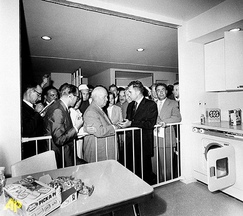 1959年与赫鲁雪夫“厨房辩论” 1959年与赫鲁雪夫“厨房辩论”