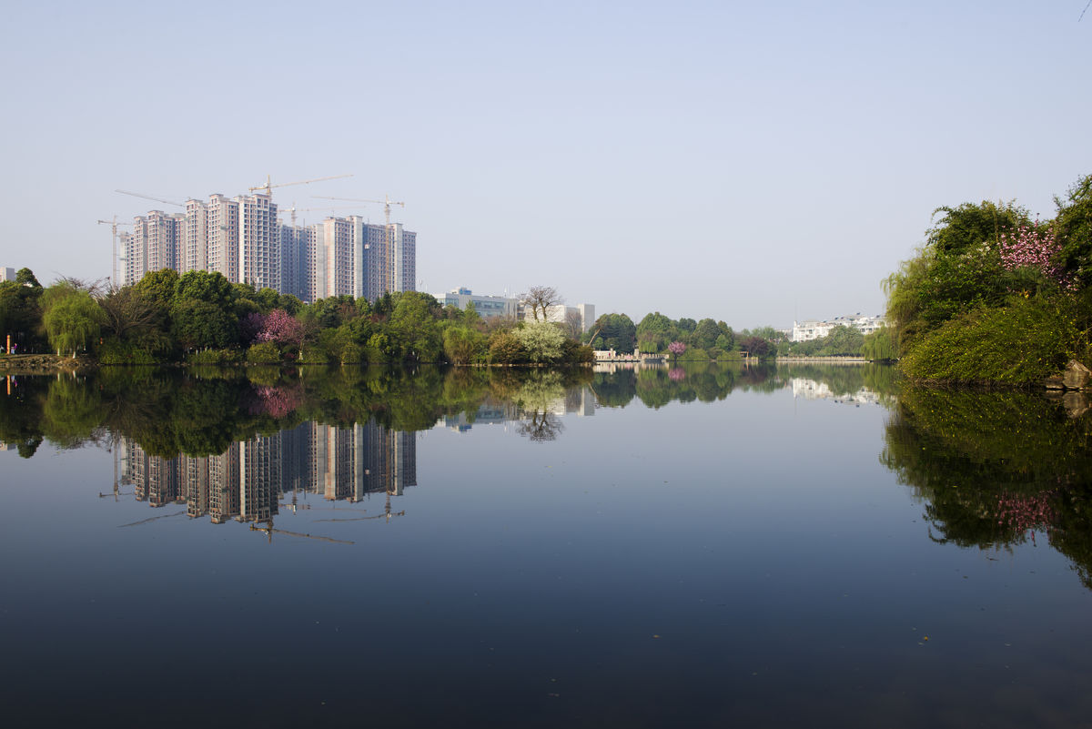 人工湖