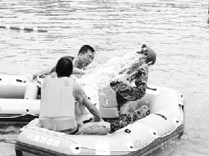 水上激吻 水上激吻