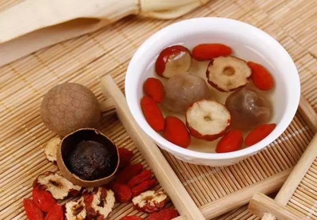 山楂桂圆煲瘦肉
