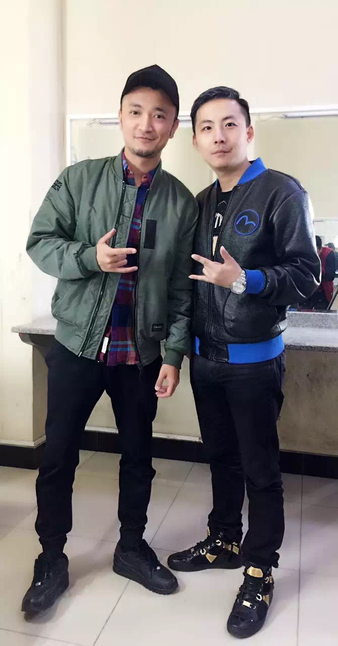 尼格买提·热合曼与常务副主任兼秘书长夏锐 尼格买提·热合曼与常务副主任兼秘书长夏锐