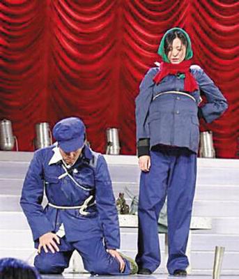 黄宏和宋丹丹表演小品《超生游击队》 黄宏和宋丹丹表演小品《超生游击队》