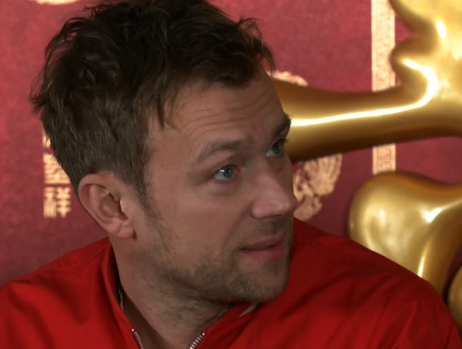 发布会上的Damon Albarn