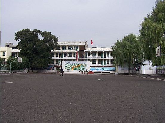 射洪县金华镇初级中学校-校园一角 射洪县金华镇初级中学校-校园一角