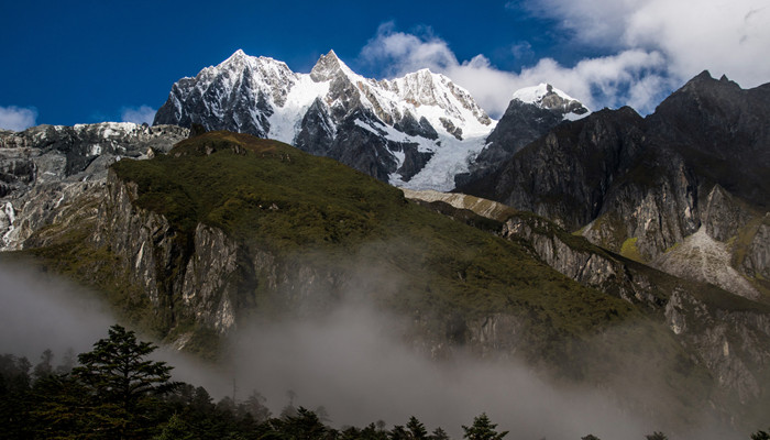 喜马拉雅山的形成 喜马拉雅山的形成是哪两个板块