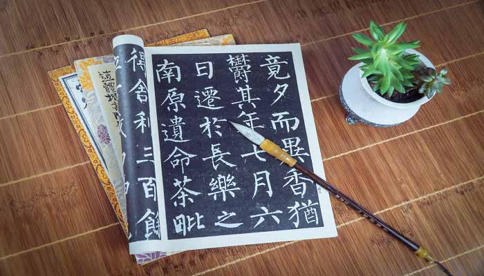我国谁最早发现甲骨文 我国最早发现甲骨文是谁