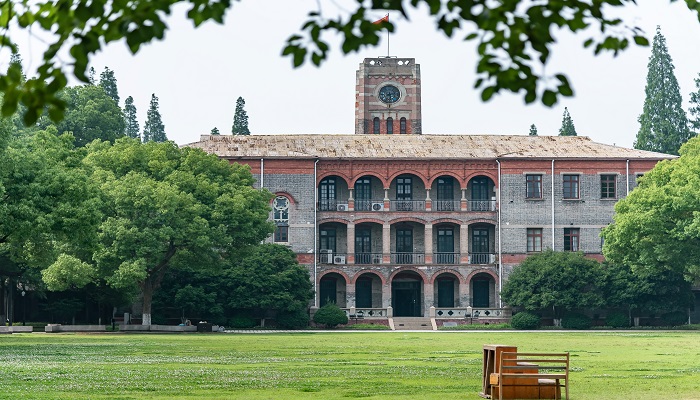 南华大学是几本
