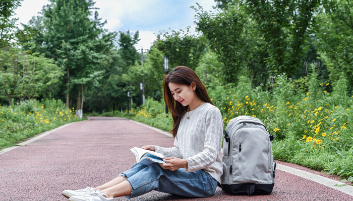 学海无涯苦作舟的上一句 学海无涯苦作舟的前面一句