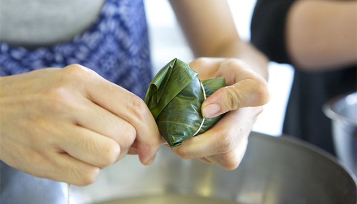 粽子可以用微波炉加热吗 冰箱冷冻的粽子可以用微波炉加热吗