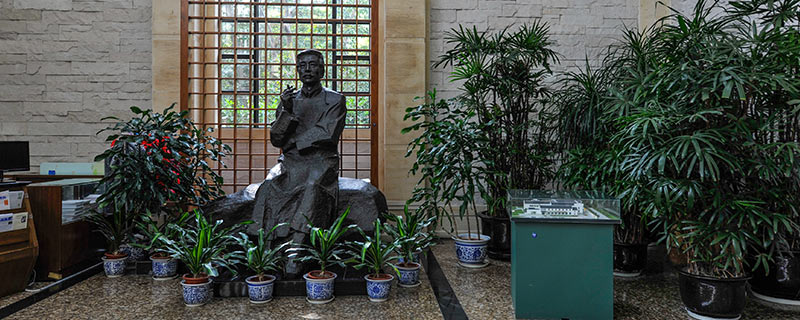 鲁迅被誉为什么 鲁迅先生被誉为什么