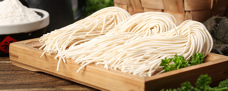 煮面条用热水还是冷水 煮面条是开水下锅还是冷水