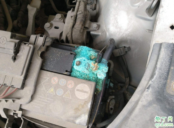 汽车电瓶氧化怎么处理 汽车电瓶氧化可以用开水浇吗4