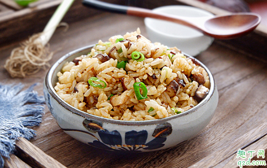 蛋炒饭一定要用过夜的米饭吗 蛋炒饭一般用过夜的还是新鲜的米饭2